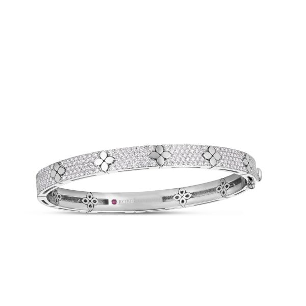 Stacked from 29 images. Method=B (R=5,S=2) Roberto Coin 18K WHITE GOLD LOVE IN VERONA PAVE DIAMOND & POLISHED FLOWER BANGLE
