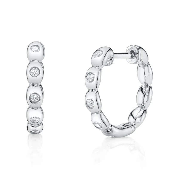 Shy Creation Kate 0.11CT DIAMOND HUGGIE EARRING