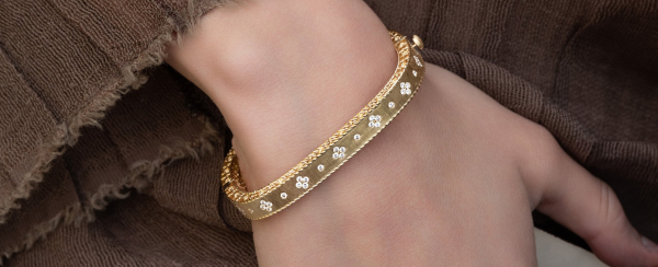 Roberto Coin 18K YELLOW GOLD VENETIAN PRINCESS ETCHED FRAME DIAMOND FLOWER BANGLE