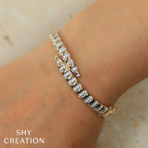 WEB_ALT_SC55027397RDZS_316f7570-4b39-4b87-b435-6dcd7d26d9e3_1800x1800 Shy Creation Kate 1.04CT DIAMOND RIBBED BANGLE