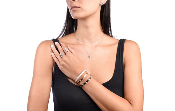 Roberto Coin 18K GOLD LOVE IN VERONA NARROW WIDTH DIAMOND ACCENT BANGLE