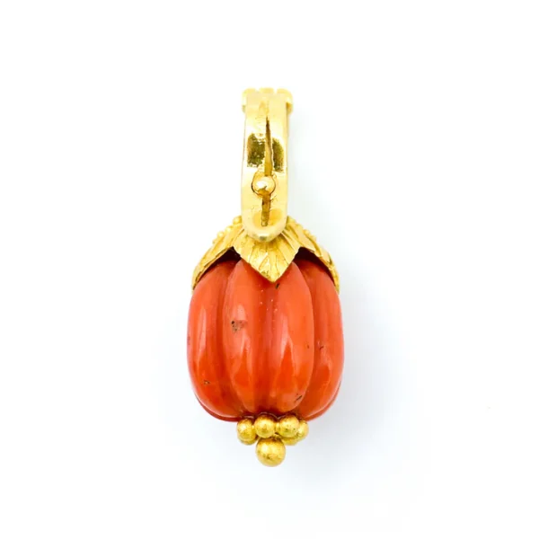 25056855-F3FE-4FB8-BDCB-D064CDCE803A Carolyn Tyler "Sri Lanka" Pendant