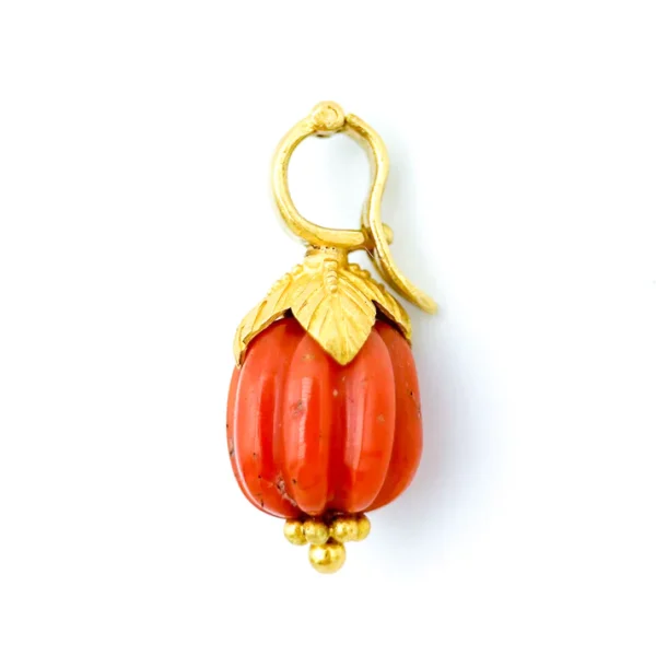 47DB9924-C5D5-4583-8801-10AD1DF51CC9 Carolyn Tyler "Sri Lanka" Pendant